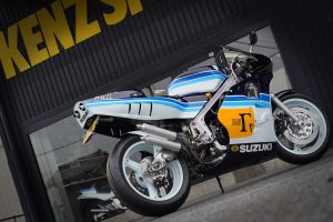 【改装神作】SUZUKI RG500 Gamma 真实复刻 RGV-γ 厂车｜KENZ SPORTS 打造最接近 Works GP 的传奇改装