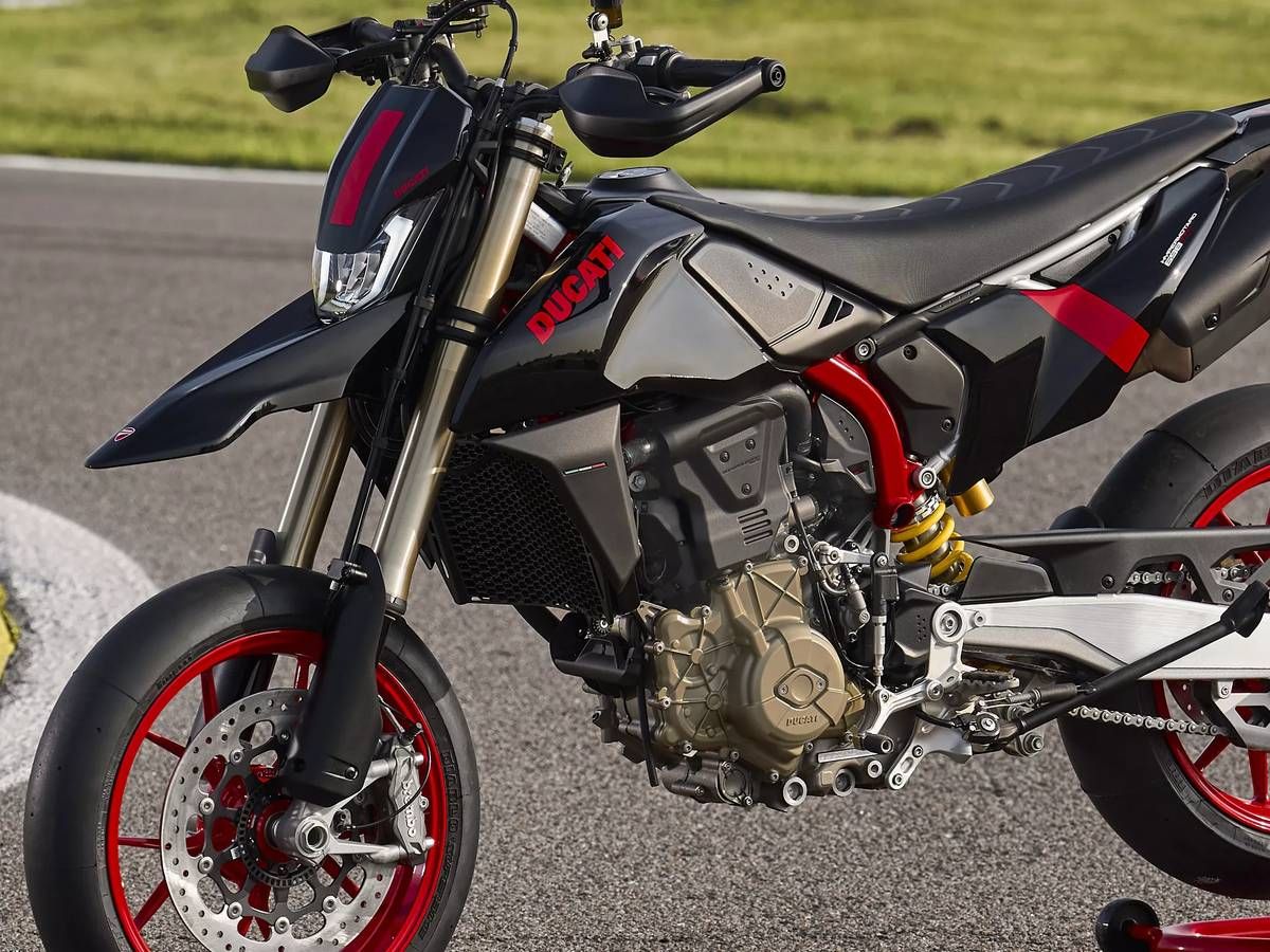 【新車】Ducati Hypermotard 698 Mono Nera正式發表！151kg超輕量車身、77.5PS單缸引擎　標配DQS快排與Termignoni排氣管