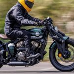 BENDA「拿破崙 Bob 250」試駕｜少見搖臂前叉＋V雙缸設定　重新定義250級距Bobber