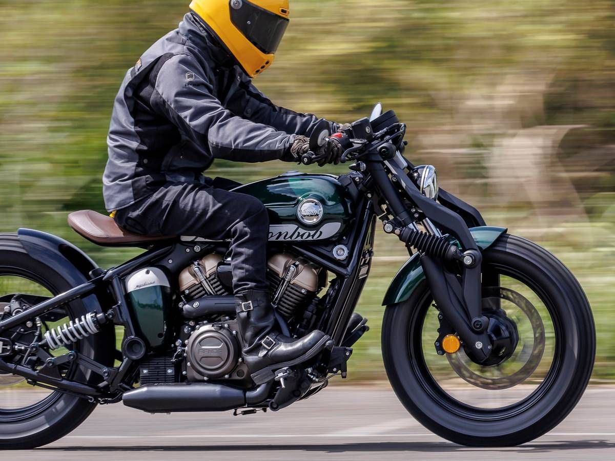 BENDA「拿破崙 Bob 250」試駕｜少見搖臂前叉＋V雙缸設定　重新定義250級距Bobber