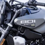 【新车】2026 Husqvarna Svartpilen 801 SE日本上市！橄榄绿特仕色登场　定速巡航与快排列为标配