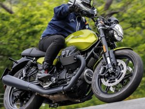 試駕｜Moto Guzzi V7 Sport導入IMU與電子油門　傳統縱置V雙缸騎乘感受如何？