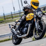 Triumph Tracker 400試駕報告｜42PS Dirt Tracker風格寬把操控輕快 街頭越野兩相宜