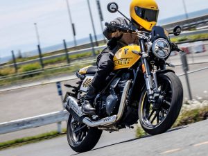 Triumph Tracker 400试驾报告|42PS Dirt Tracker风格宽把操控轻快 街头越野两相宜
