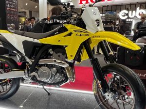 Active DR-Z4SM 2026改装车“MOTARD STYLE with TYPE-X”｜GALE SPEED锻造轮框完整配备公开