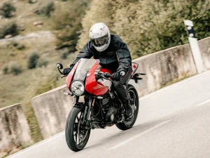 Triumph Thruxton 400 vs Tracker 400西班牙海外試駕｜Scrambler 400X車主兩年騎乘視角真實評測