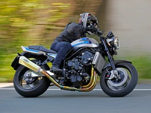 Honda CB1000F改裝評測!K-FACTORY鈦合金全段排氣管×碳纖維輪框×後搖臂超寬輪胎,改裝前後差異完整解析