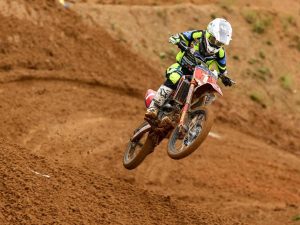 【全日本越野摩托車錦標賽2026 Rd.5廣島世羅】川井麻央最終圈逆轉奪冠！本季五連勝不敗紀錄確立