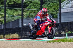 【2026鈴鹿8耐】排位賽Honda HRC暫居首位！Jonathan Rea 2分04秒422最速×三支Yamaha車隊進入前五名