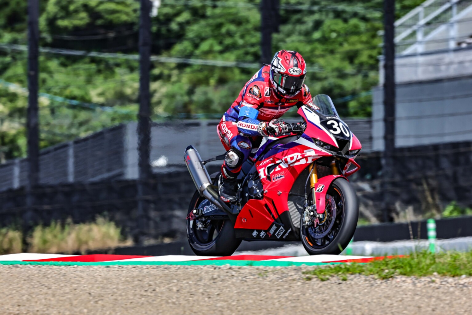 【2026铃鹿8耐】排位赛Honda HRC暂居首位！Jonathan Rea 2分04秒422最速×三支Yamaha车队进入前五名