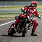 杜卡迪單汽缸家族新成員：Hypermotard 698 Mono Nera暗黑登場