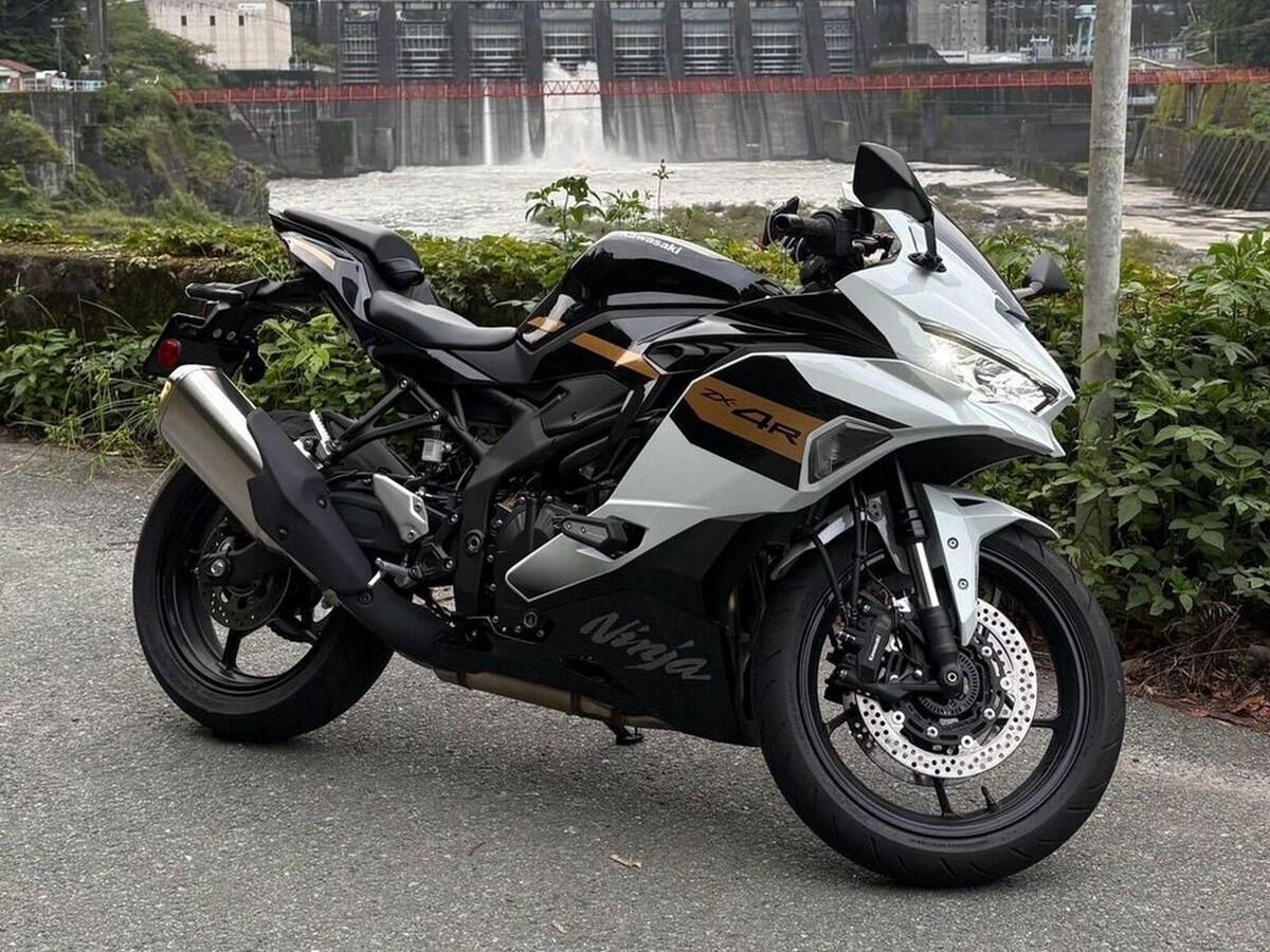 Kawasaki“Ninja ZX-4R SE”车主评价｜400cc四缸77PS×高转声浪着迷×从Estrella 250换骑真实心得【Webike爱车精选】