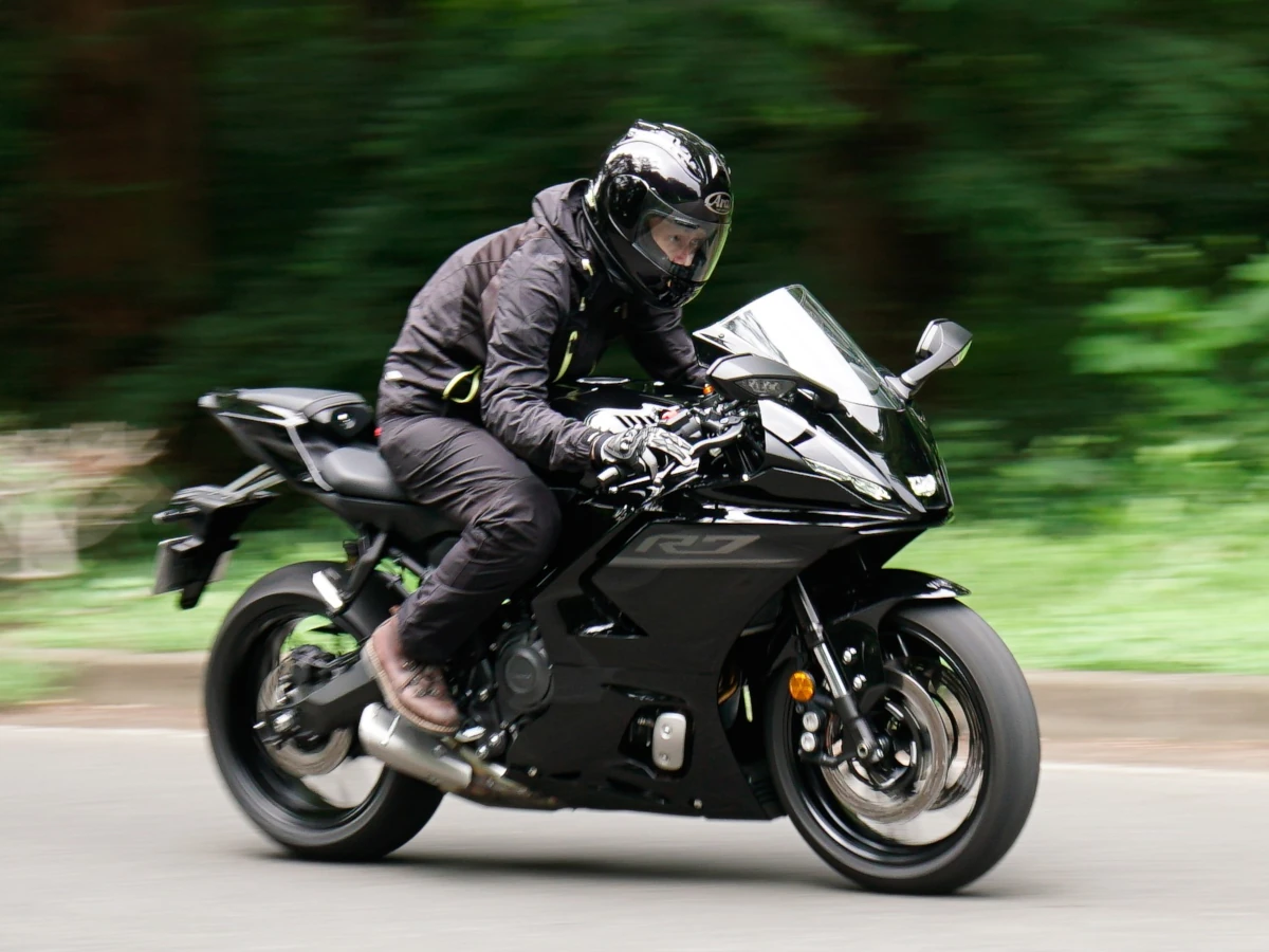 【試駕】Yamaha「YZF-R7」2026年式首次改款！YRC電控×5吋TFT×新車架×座高830mm，貨真價實的全面進化