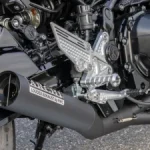 【日本改装】2026 Kawasaki Z900RS 专用 ARCHI 手工铁管登场！告别便当盒，完美致敬经典 Z1 排气声浪