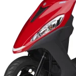 【日本騎車豆知識】為何日本125cc機車有白色條紋和三角標誌？移除會被警察攔停的原因解析