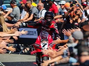【SBK 2026 英國站】Lecuona 首奪 WorldSBK 冠軍！Superpole Race摔車、BMW車隊苦戰