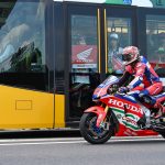 【MotoGP】Takaaki Nakagami 骑乘 RC213V-S 惊喜并行 LRT！2026 日本大奖赛全新观赛交通路线“宇都宫 Light Line”直达茂木赛道