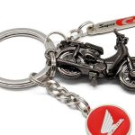 CAMSHOP.JP「Honda Super Cub 3D金屬鑰匙圈BLACK EDITION」限量1000個！光澤黑電鍍×獨立序號×附禮盒