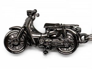 【新品】Honda Super Cub BLACK EDITION 官方授權立體金屬鑰匙圈登場！限量1000個收藏販售