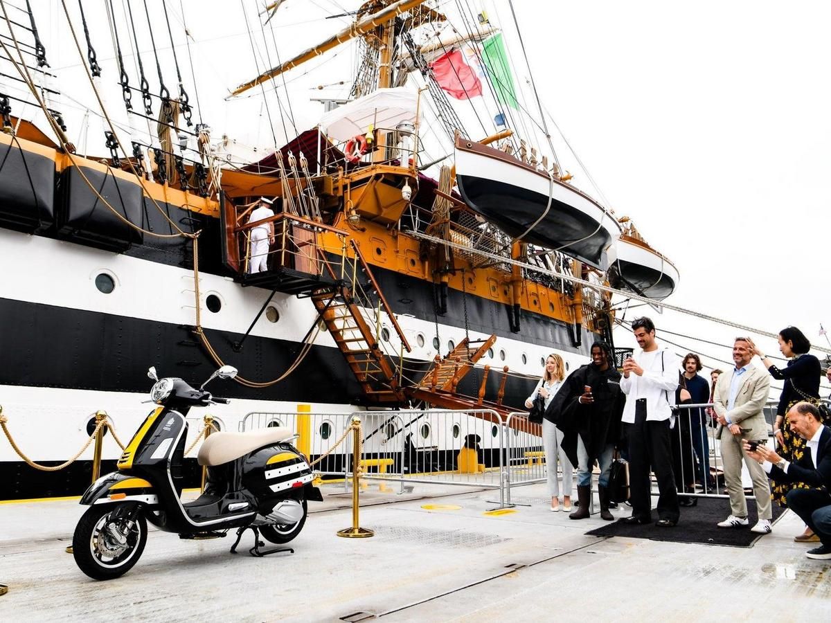 Vespa 致敬義大利海軍帆船「Amerigo Vespucci」！全球唯一特仕車紐約亮相