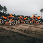 新車】KTM「SX系列」2027年式9款登場！二行程也搭EFI×新橘色塗裝×WP懸吊×Brembo煞車，7月起日本陸續上市