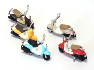 【开箱评测】Toys Cabin 1/64 YAMAHA Vino 模型钥匙圈登场！精致还原经典速克达