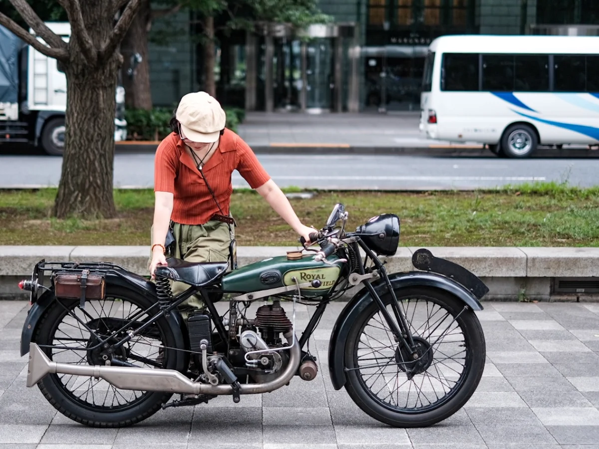 【人物故事】95年前的 ROYAL ENFIELD BL30！一位女性與1930年英國老車的復古生活