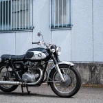 1965年式HONDA CB450K0改装特辑｜“Black Bomber”鲸鱼油箱×镀铬挡泥板×英国车风格