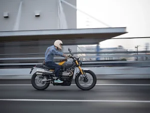 Triumph Scrambler 900(2026年式)老車玩家500公里試駕報告|雙缸脈動感×輕巧操控×25km/L油耗,現代車保有Triumph靈魂