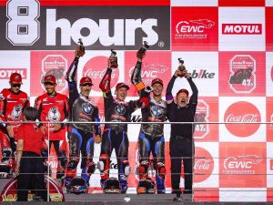 【2026鈴鹿8耐】BMW Motorrad歐洲車廠歷史首登頒獎台！Van der Mark×Reiterberger×Odendaal駕駛M1000RR奪季軍