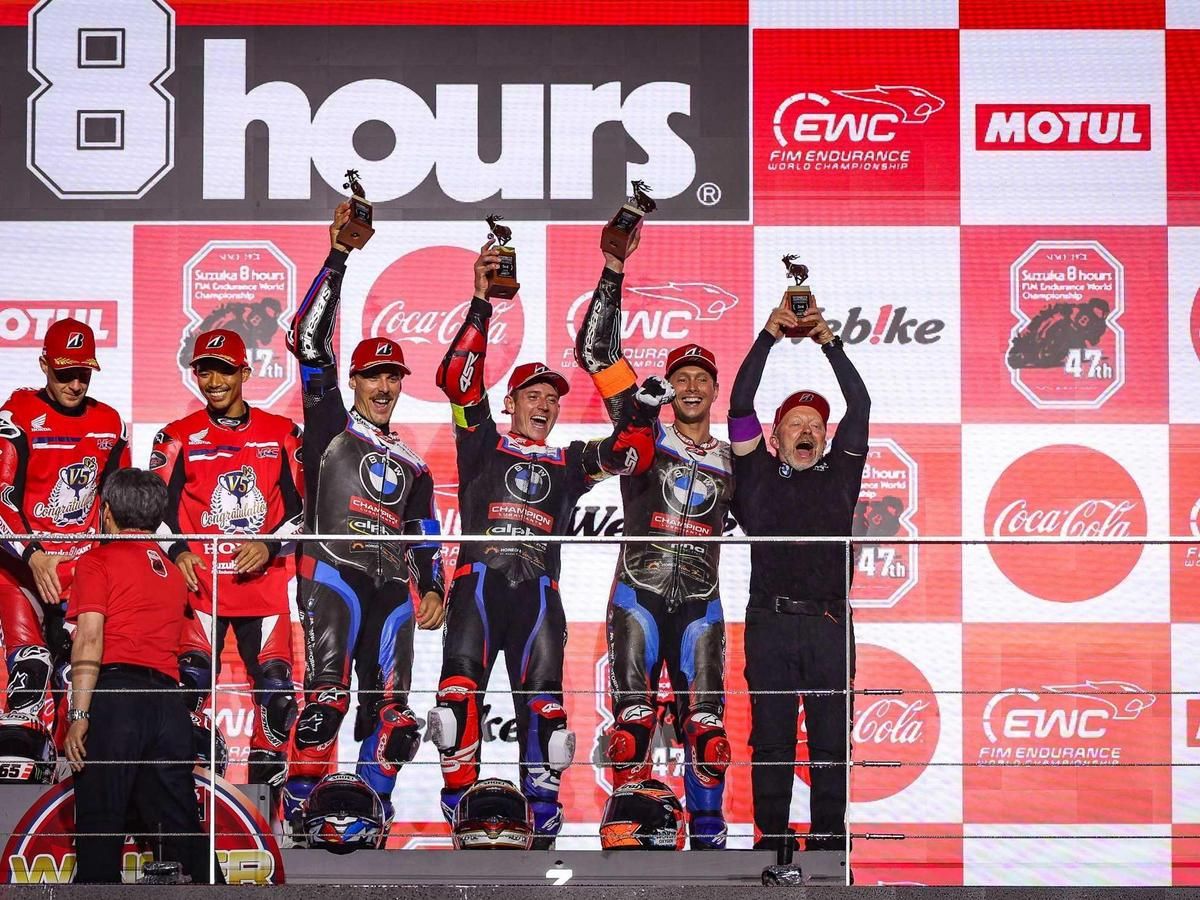 【2026鈴鹿8耐】BMW Motorrad歐洲車廠歷史首登頒獎台！Van der Mark×Reiterberger×Odendaal駕駛M1000RR奪季軍