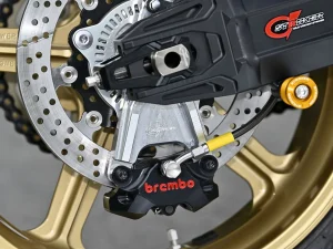 STRIKER「Z900RS/CAFE用G-STRIKER鋁合金切削後卡鉗座」！支援Brembo 2活塞×下置式固定座×黑色/銀色兩色