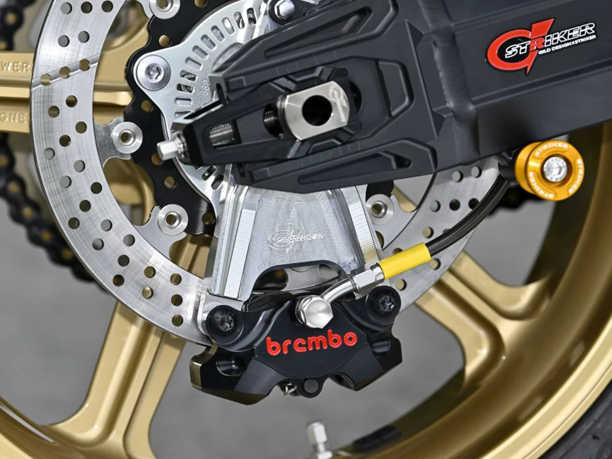 STRIKER「Z900RS/CAFE用G-STRIKER鋁合金切削後卡鉗座」！支援Brembo 2活塞×下置式固定座×黑色/銀色兩色