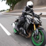 Kawasaki Z1100 SE（2026年式）試駕報告｜1098cc×Brembo×Öhlins，外披SUGOMI惡人面具、內藏精緻紳士魂完整評測