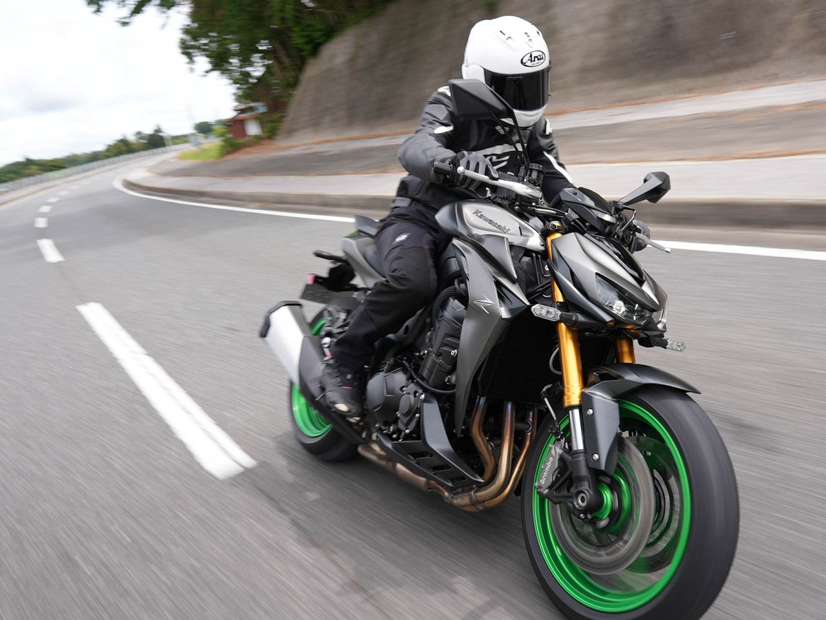 Kawasaki Z1100 SE（2026年式）試駕報告｜1098cc×Brembo×Öhlins，外披SUGOMI惡人面具、內藏精緻紳士魂完整評測