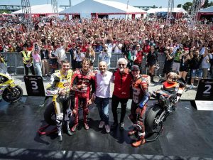 【World Ducati Week 2026】Ducati创立100周年！94国11万8036人齐聚Misano×Bulega夺冠Lenovo Race of Champions×无人机表演