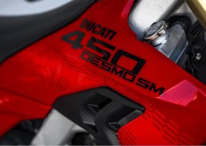 標配光頭胎！Ducati「Desmo450 SM」首款Supermoto滑胎車原型車亮相，449.6cc Desmo單缸×S1 GP規格，9月正式發表
