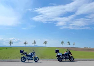 【北海道機車旅行第二彈】絕景景點10選｜直通天際之路×支笏湖×地球岬×金山湖×美瑛童話之丘完整攻略