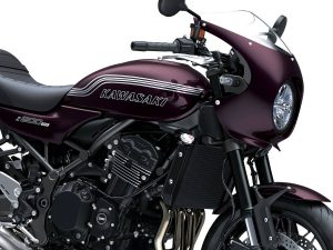 【新車】Kawasaki Z900RS CAFE 2027年式登場！Cafe Racer風格新色「糖果調紅色」取代烏木黑8月1日發售