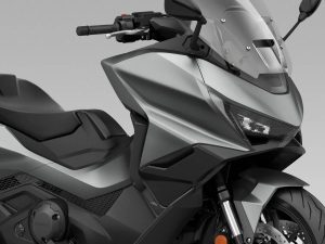 【新车介绍】Honda 欧洲发表 2027 年式 Forza 750！旗舰 GT 大羊绝美新色登场，DCT 双离合器与电动风镜升级全解析