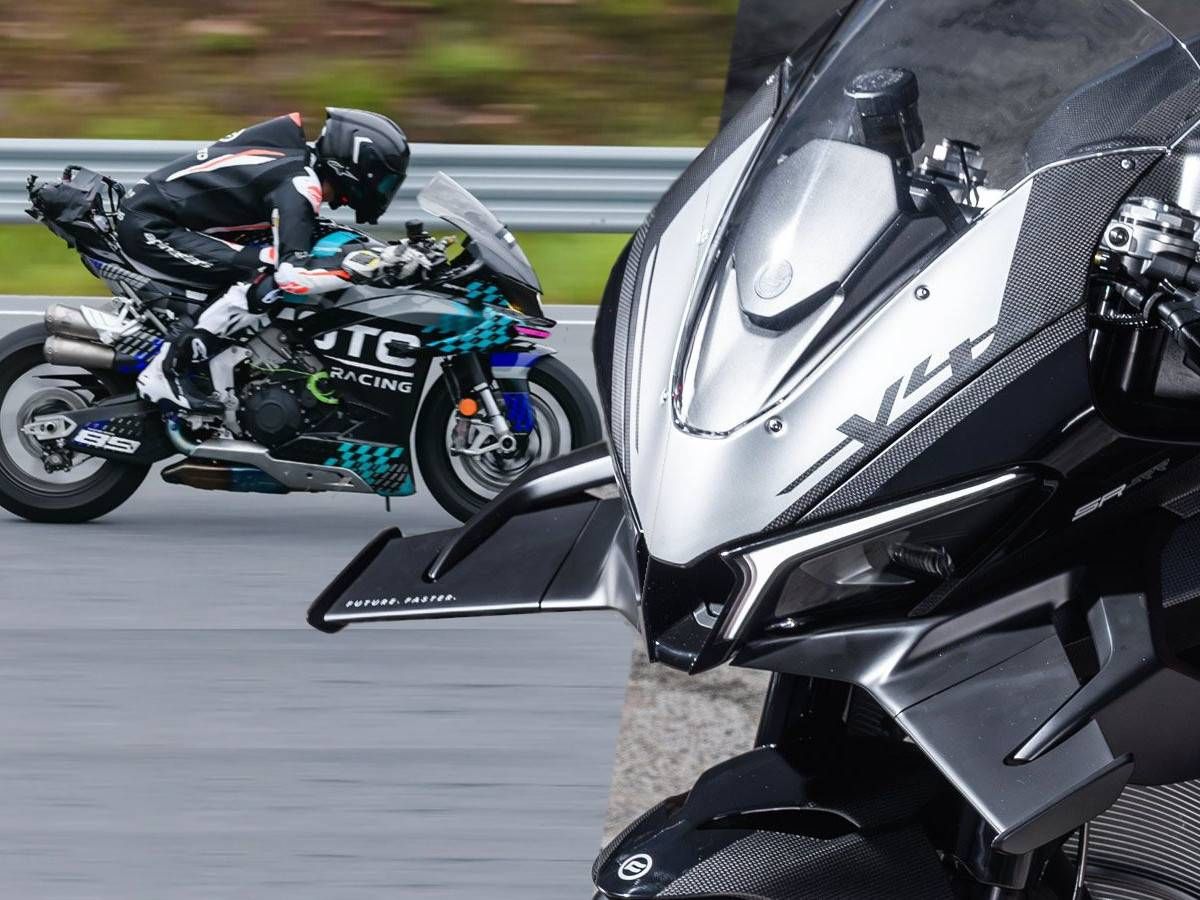 【中国机车首破300km/h】CFMOTO“V4 SR-RR”时速315.82km/h创纪录!997cc V4逆向曲轴×超过210PS×主动式空力套件