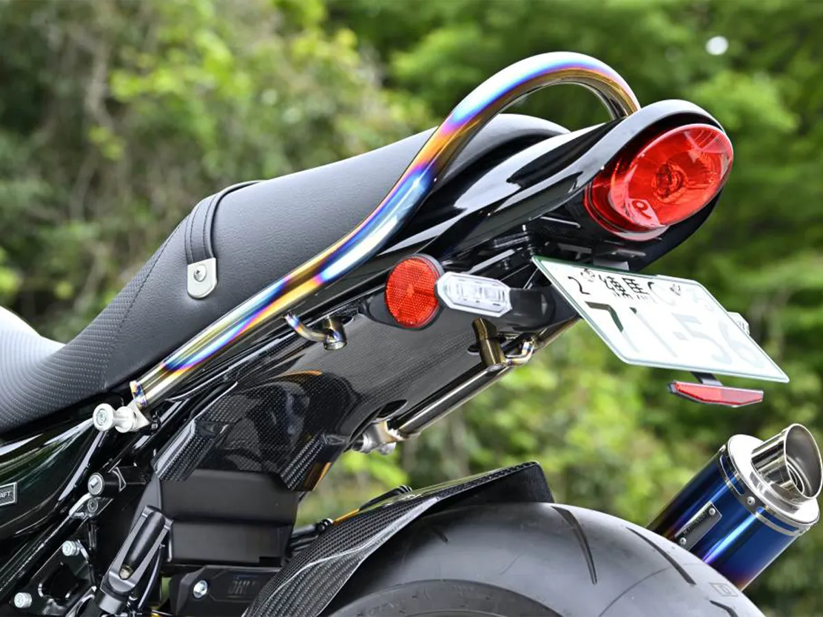 【新产品】STRIKER“Z900RS用SAD后内侧饰盖”绫织碳纤维！直接覆蓋原厂罩式设计×透明凝胶涂层