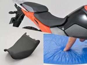 【新產品】Daytona「V-Strom 250SX用舒適低座墊」！座高降低25mm×高密度泡棉+凝膠×防止前滑平坦設計×腳著地性大幅改善