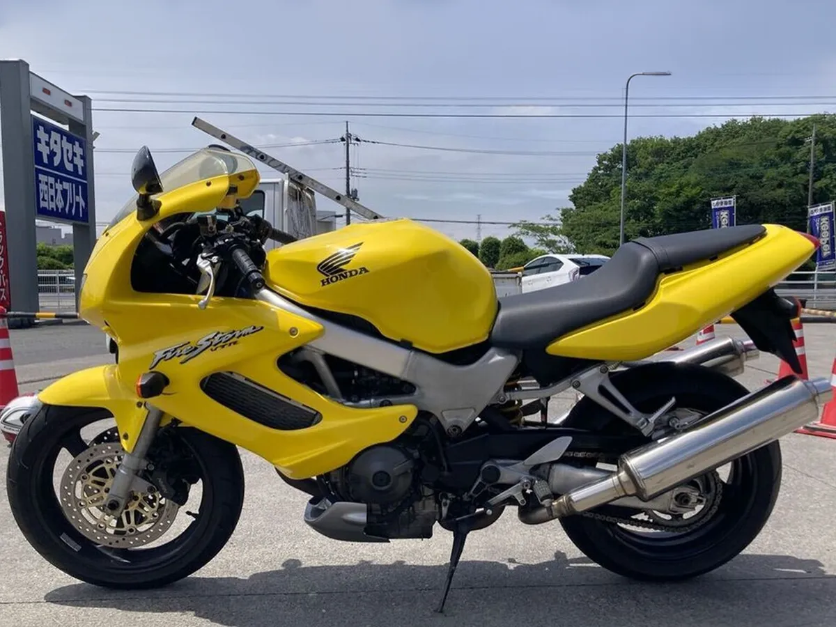 Honda“VTR1000F Firestorm（1000cc）”车主评价｜V型双缸独特声浪×怀旧圆润设计×行情亲民缺点油耗×钛合金排气管改装计画【Webike爱车精选】