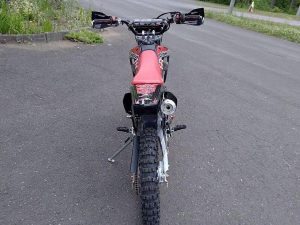 Honda「CRF125F（125cc）」車主評價｜私人場地練習×黑色外殼Dirtfreak彩貼改裝×成人改裝解決不滿×鋁合金輪框計畫【Webike愛車精選】