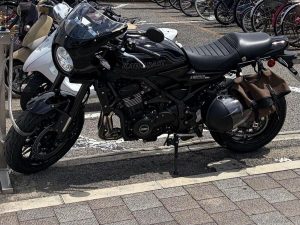 Kawasaki“Z900RS CAFE（900cc）”车主评价｜父亲鼓励入手×暴れん坊暱称×快速动力充沛×分离把端子镜改装计画【Webike爱车精选】