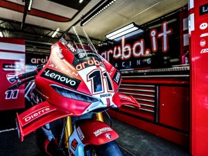Ducati Panigale V4R 提前稱霸 WorldSBK！多寧頓公園站勇奪車隊、製造商雙料年度冠軍
