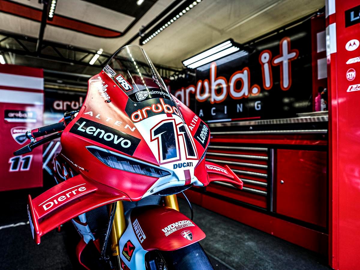 Ducati Panigale V4R 提前稱霸 WorldSBK！多寧頓公園站勇奪車隊、製造商雙料年度冠軍