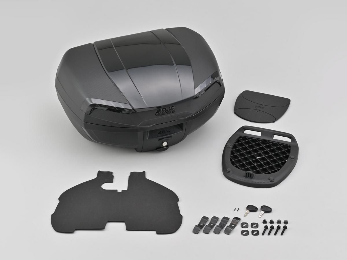 【新產品】GIVI「E46NB RIVIERA」Monolock後箱！下切削成形×46L雙安全帽收納×空力造型×選配靠背/內袋