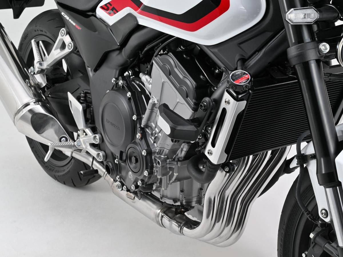 【新製品】Daytona「Streamline 引擎保護滑塊」Honda CB400 SUPER FOUR（’26）專用｜樹脂護墊×黑色陽極處理鋁合金板 流線型設計